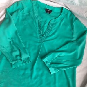 Van Heusen Medium Sheer Seafoam Green Shirt. NWOT